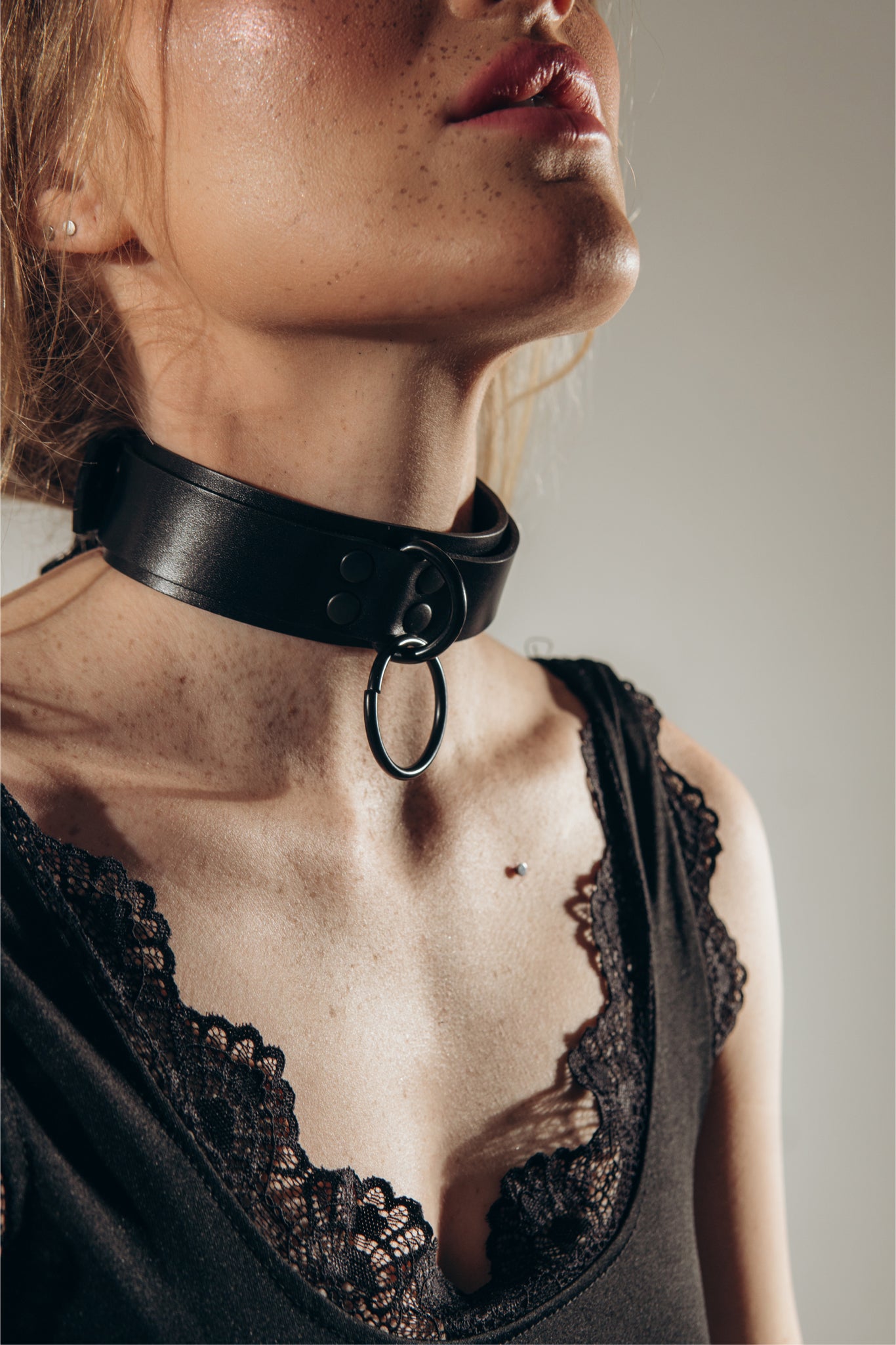 Midnight Bond Leather Choker with Leash in Matte Black